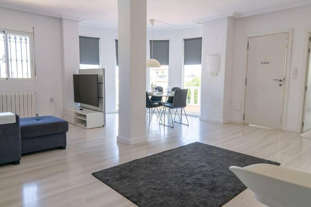 Casa Lilly-Rose, A Beautiful 3 Bedroom Detached Villa A Short Walk To The Villamartin Plaza & Golf Course Exteriér fotografie