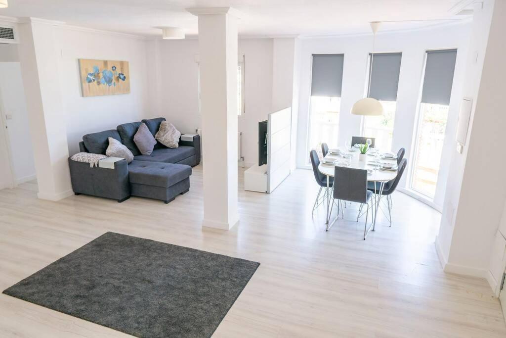 Casa Lilly-Rose, A Beautiful 3 Bedroom Detached Villa A Short Walk To The Villamartin Plaza & Golf Course Exteriér fotografie